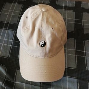 yinyang hat tan/cream color